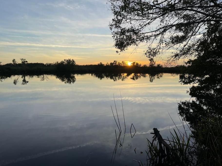 Beautiful Waterfront 1 Bedroom #3 * Punta Gorda