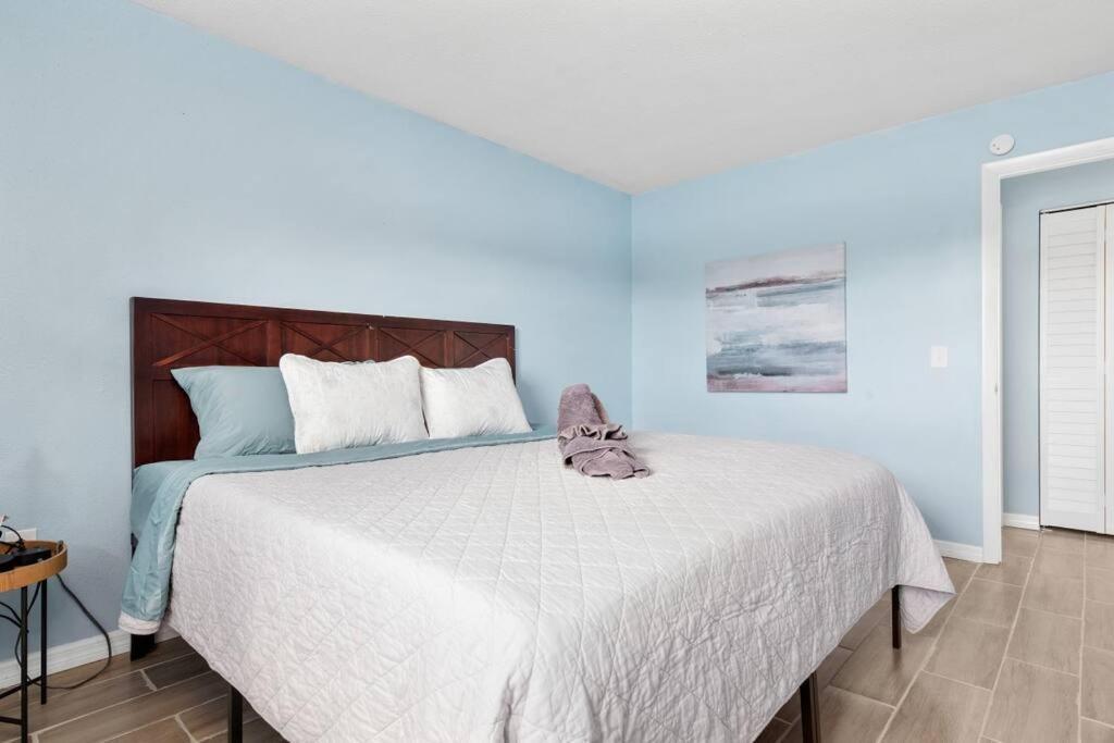 Apartment Beautiful Waterfront 1 Bedroom #3 *