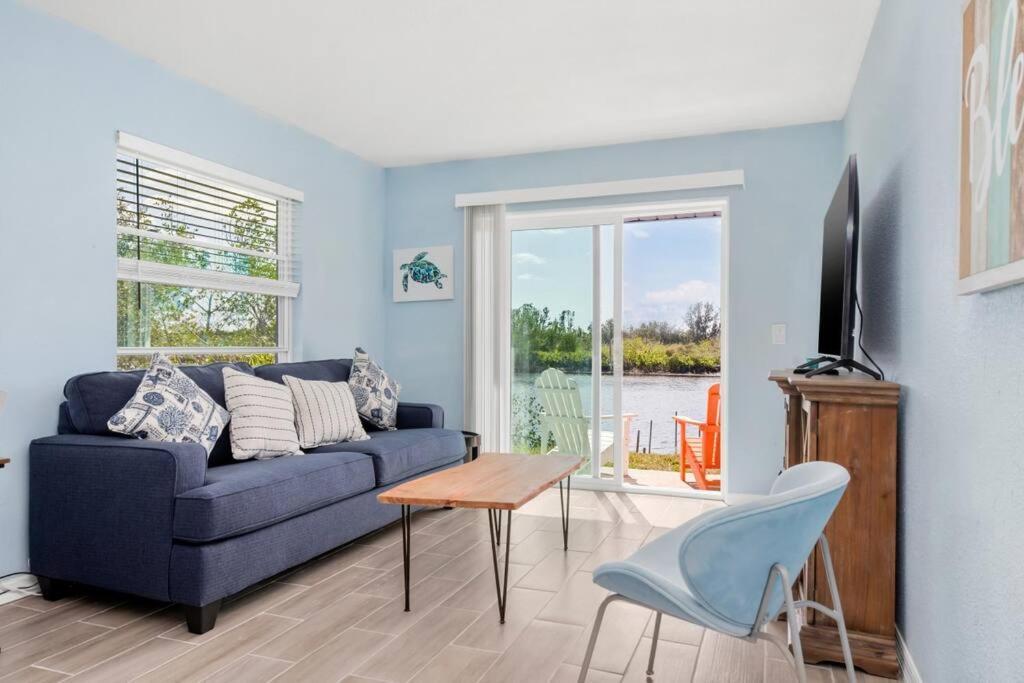 Apartment Beautiful Waterfront 1 Bedroom #3 *